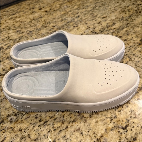 White Slip-On Nike Air - Picture 3 of 3